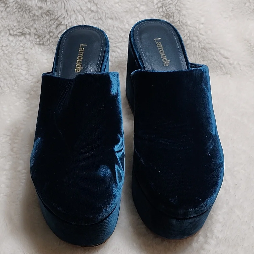 Larroudé Miso Platform Clog in Deepsea Velvet Size 6